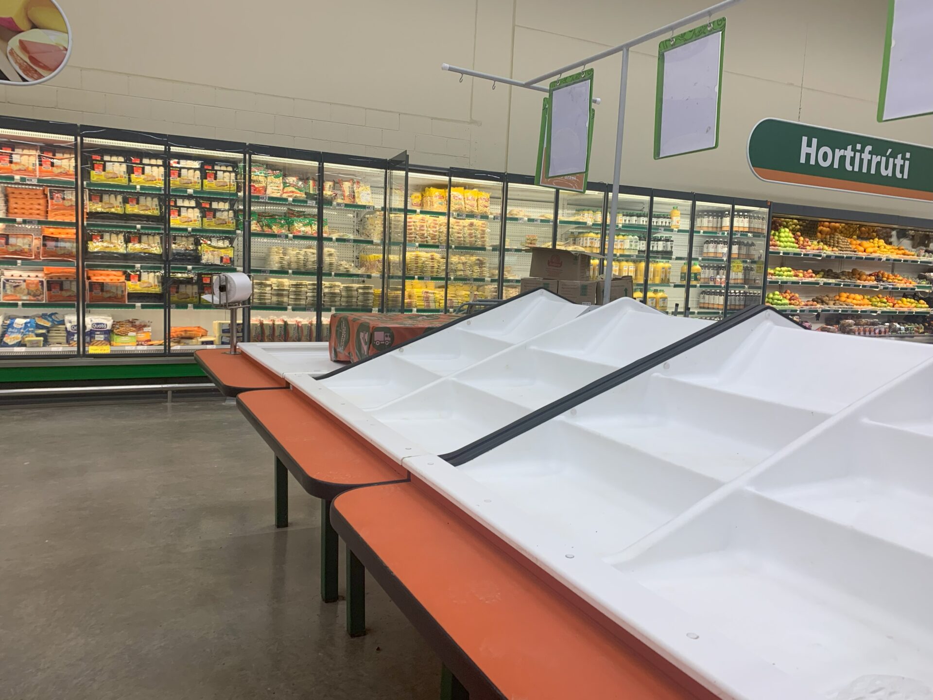 Grande procura por itens básicos tem deixado mercados de Gravataí e região com as prateleiras vazias