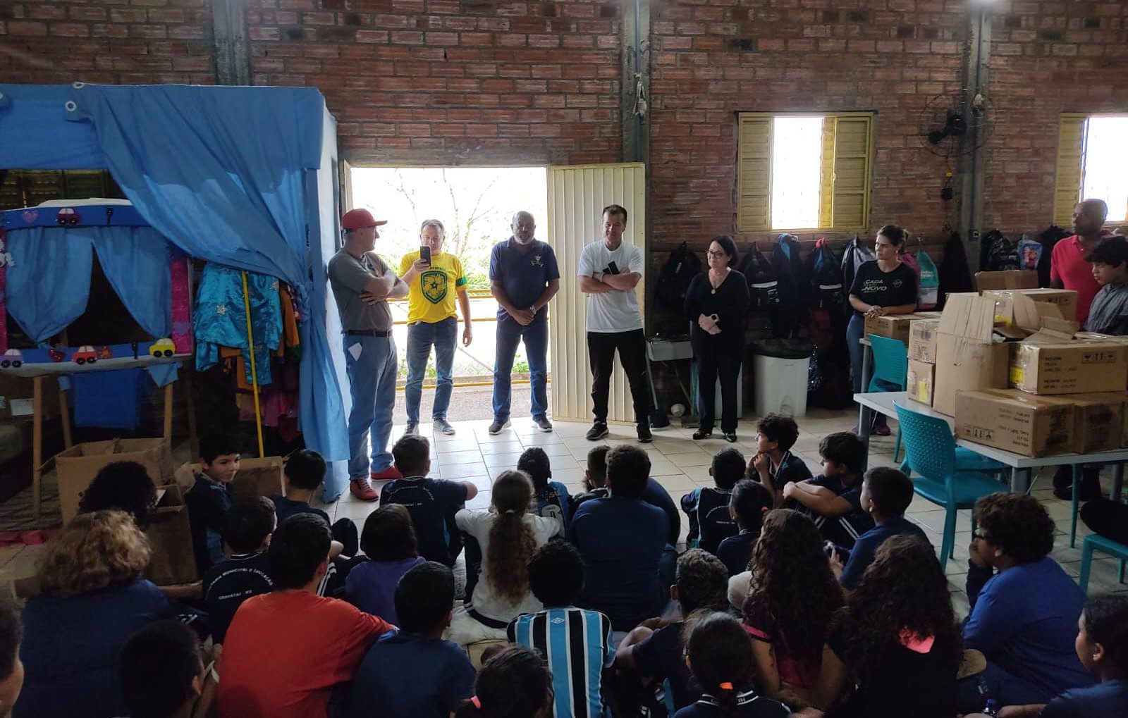 Capitão do tetra e líder da Seleção do Bem, Dunga, visita projeto social em Gravataí