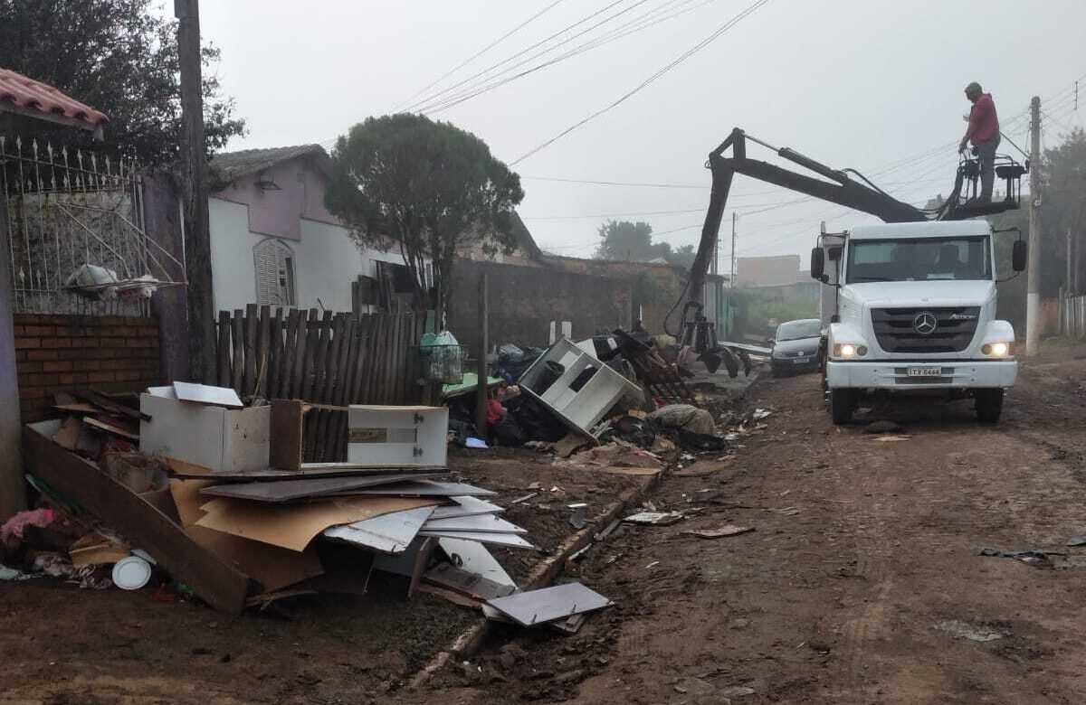 Mais de 9 mil toneladas de lixo foram recolhidos em Gravataí após a enchente