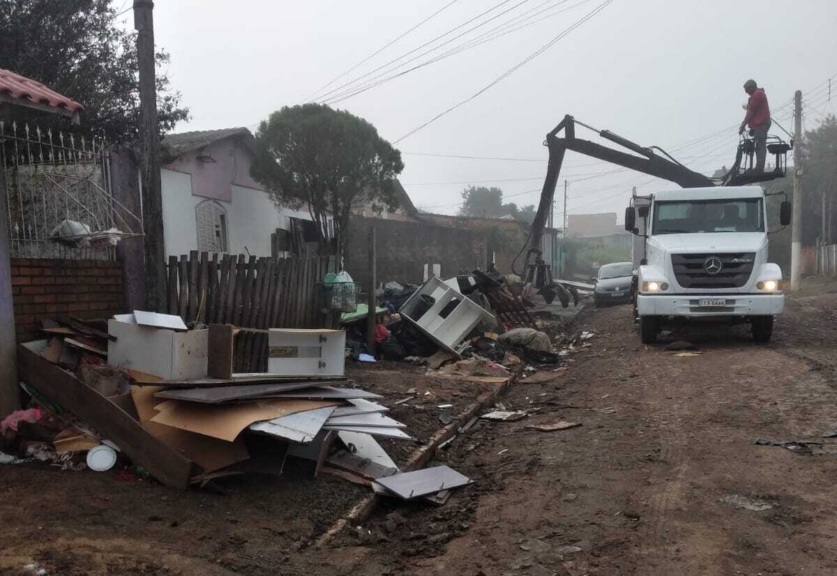 Mais de 9 mil toneladas de lixo foram recolhidos em Gravataí após a enchente