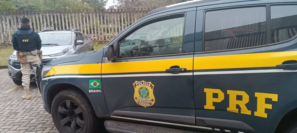 Veículo roubado em Gravataí é recuperado pela PRF em Caxias do Sul