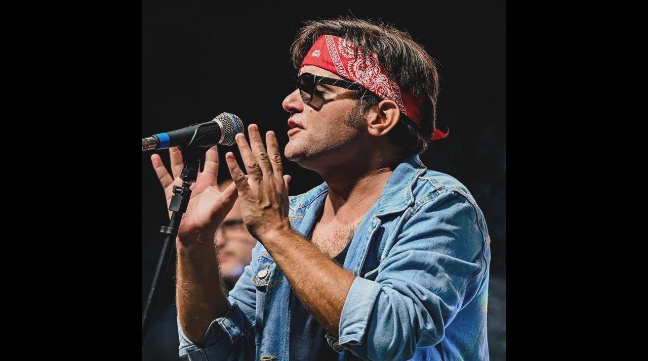 Show “O poeta vive” apresenta em Gravataí sucessos de Cazuza na voz de Marcos Delfino