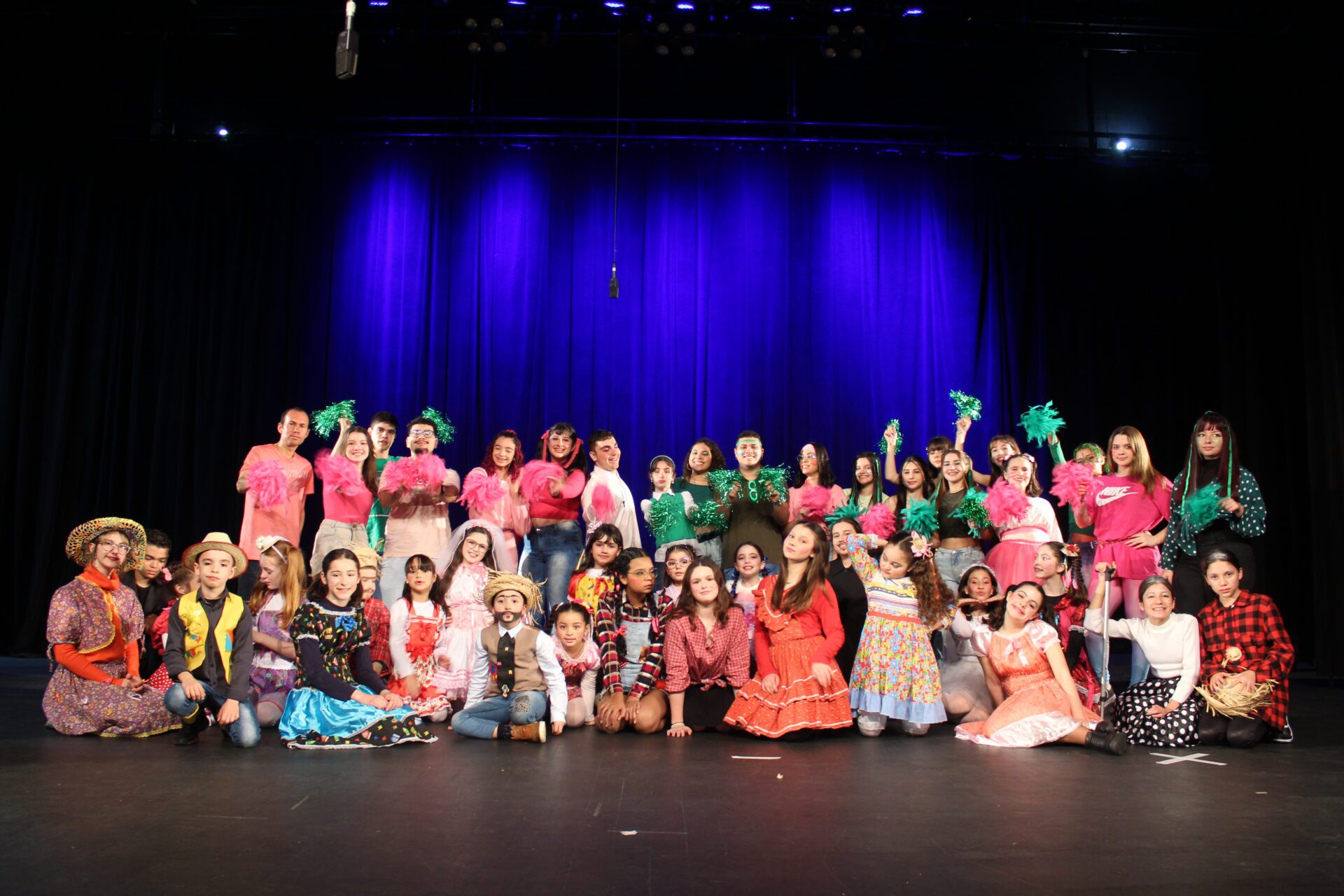 Crianças e adolescentes encantam e divertem público no Teatro do Sesc Gravataí