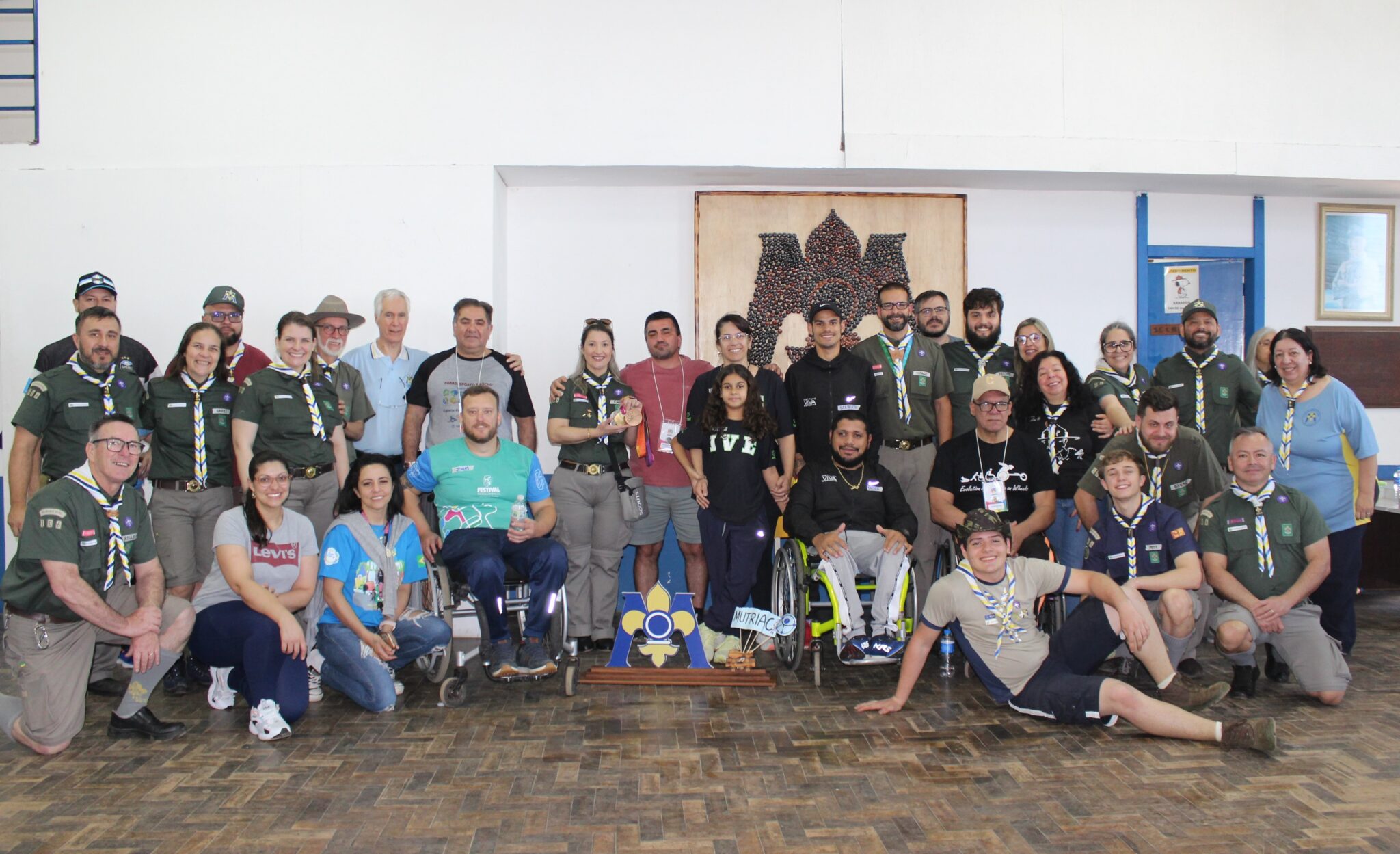 Paratletas gaúchos compartilham experiência no esporte com escoteiros em Gravataí