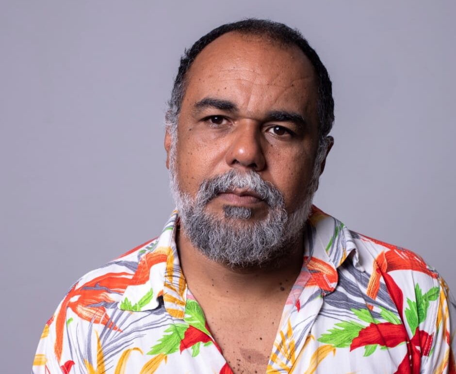 Gravataí recebe oficina literária gratuita com o escritor pernambucano Eron Villar