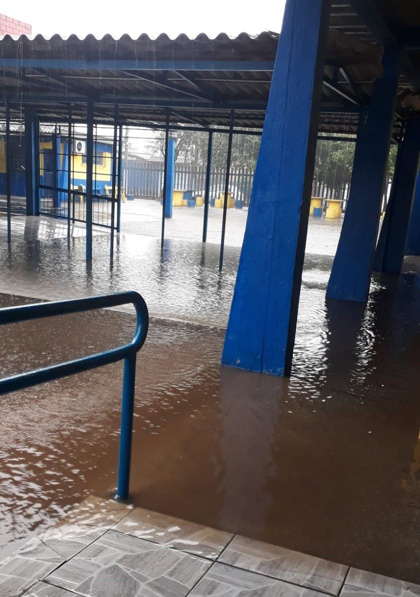 Após chuvas fortes e pontos de alagamento, situação nas escolas de Gravataí é verificada