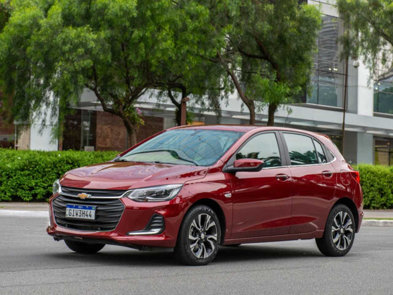 Com versão acima dos R$ 100 mil, Chevrolet Onix 2025 tem preços reajustados