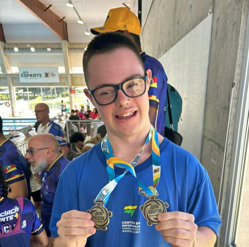 Estudante de Gravataí conquista duas medalhas de ouro nos Jogos Abertos de Paranatação