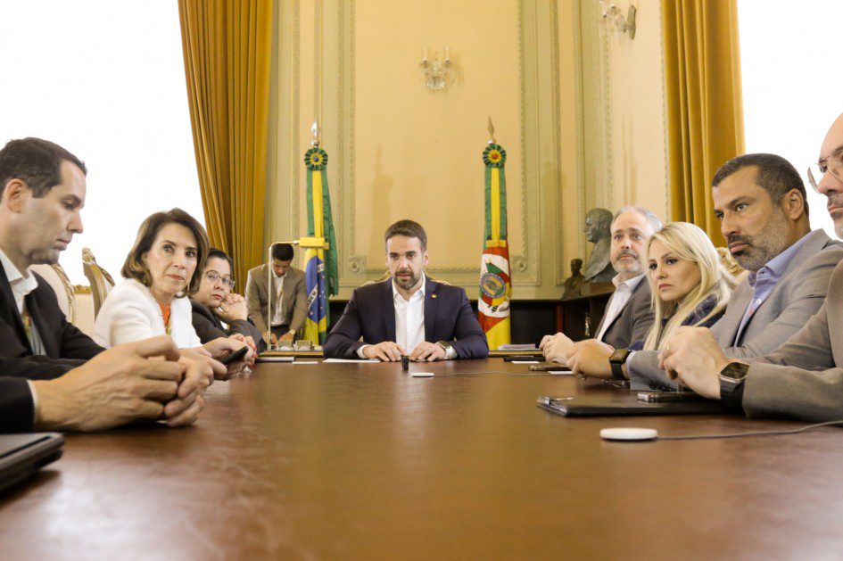 Governador Eduardo Leite retoma promoções no magistério após uma década