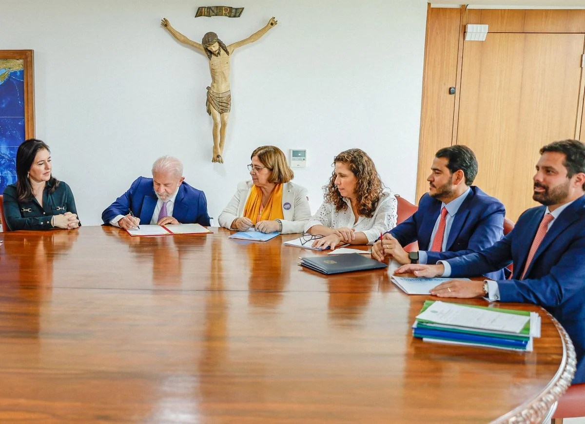 Sancionada a lei que aumenta pena de feminicídio para 40 anos; entenda a mudança