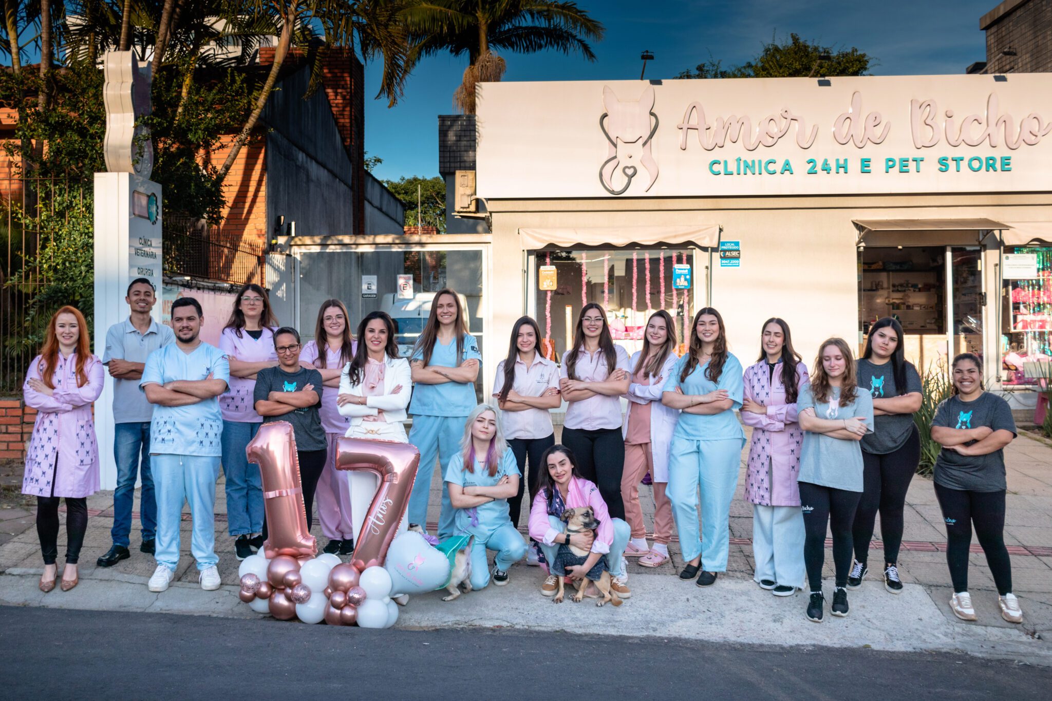 Referência como clínica veterinária 24h e pet store em Gravataí, Amor de Bicho comemora 17 anos