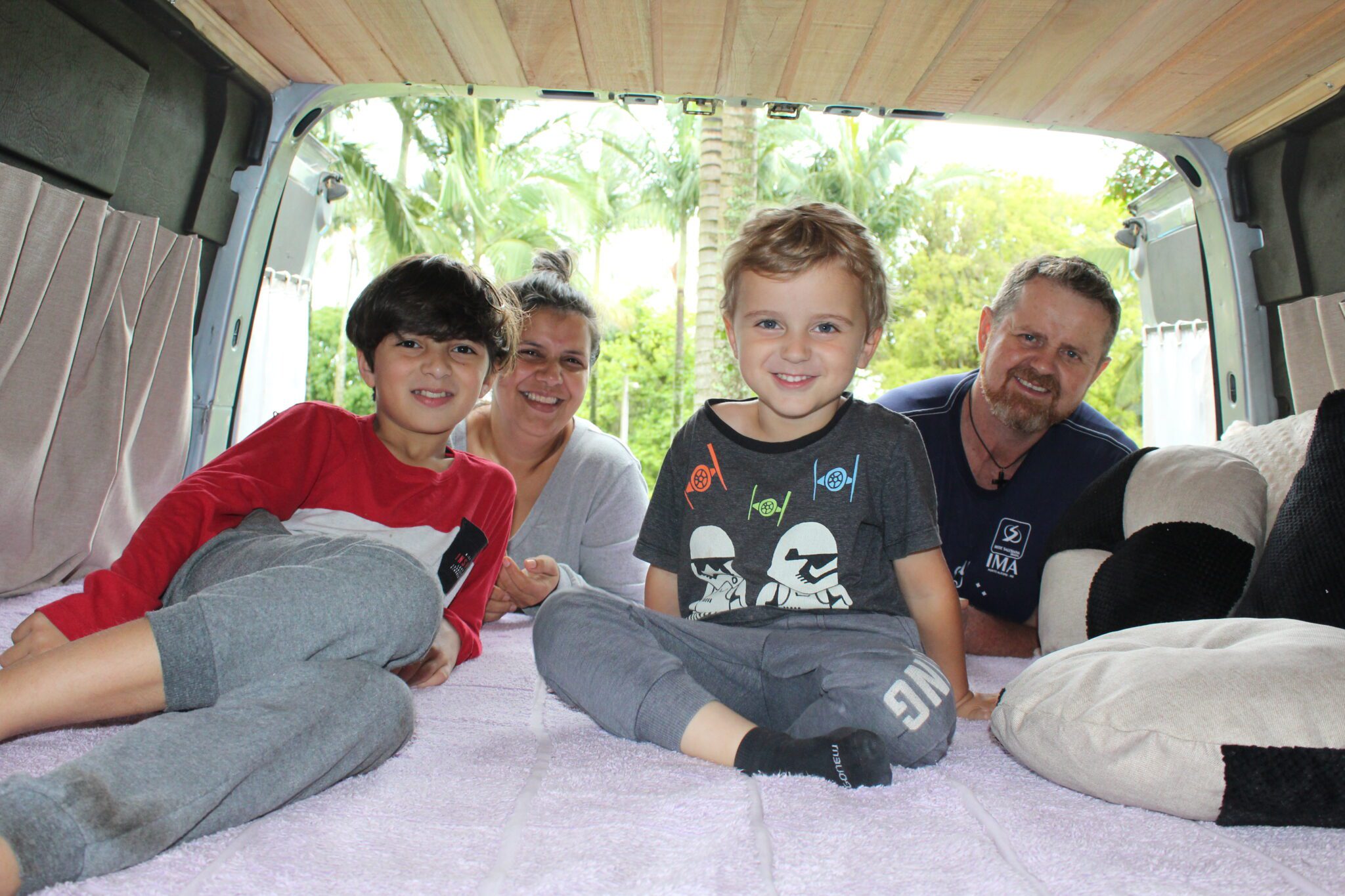 Em gesto de amor e respeito ao filho autista, casal de Gravataí constrói motorhome para viajar com a família