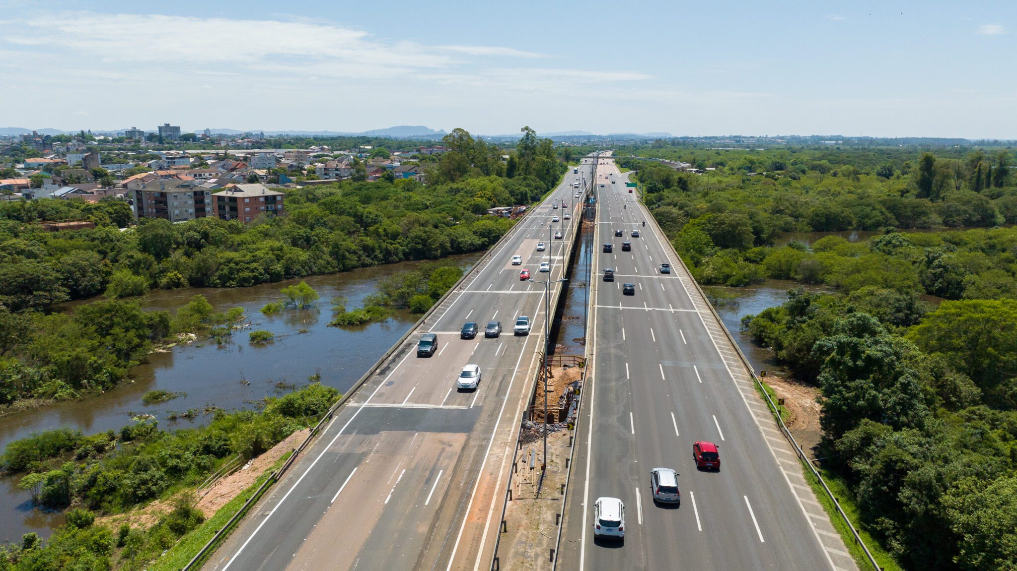 Em Gravataí, operação de içamento de vigas restringe faixas da Freeway na noite de hoje
