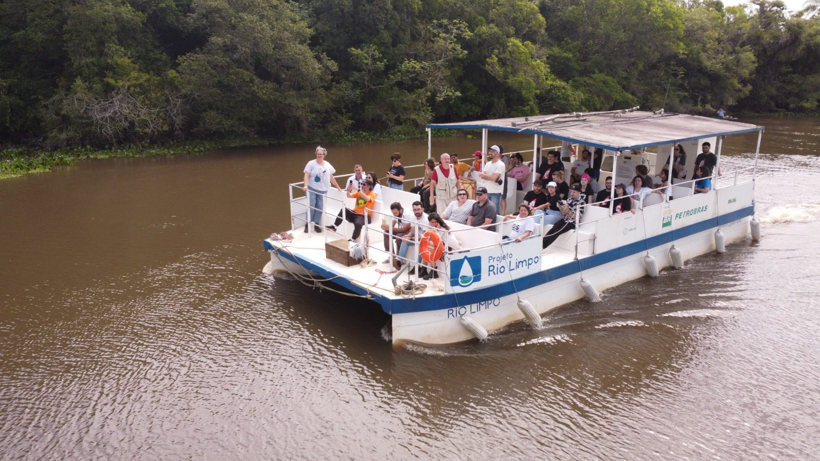 Projeto alia cultura e educação ambiental nos passeios do barco-escola pelo Rio Gravataí