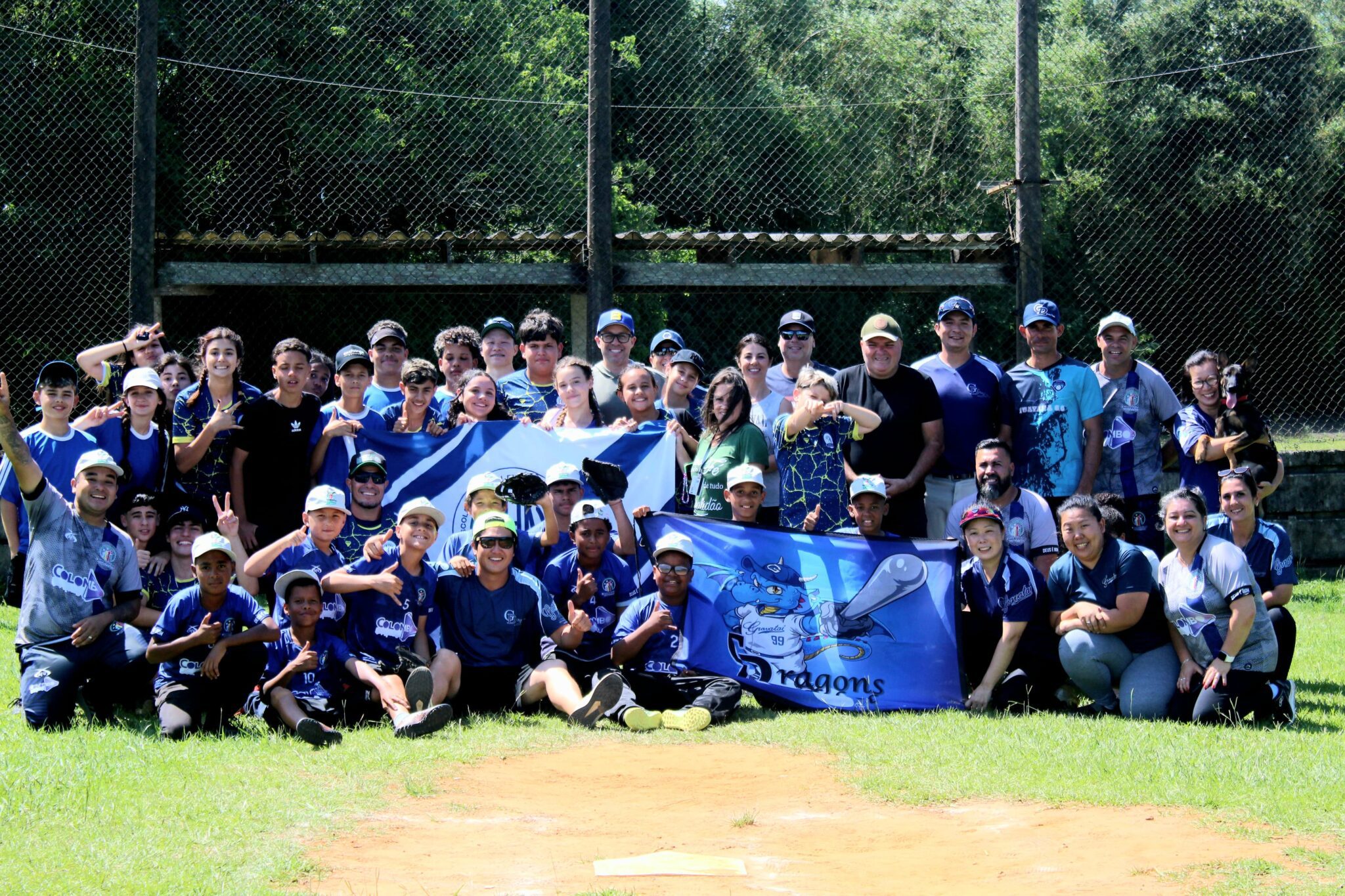 Mais de 30 crianças e adolescentes participam de torneio de softbol em Gravataí