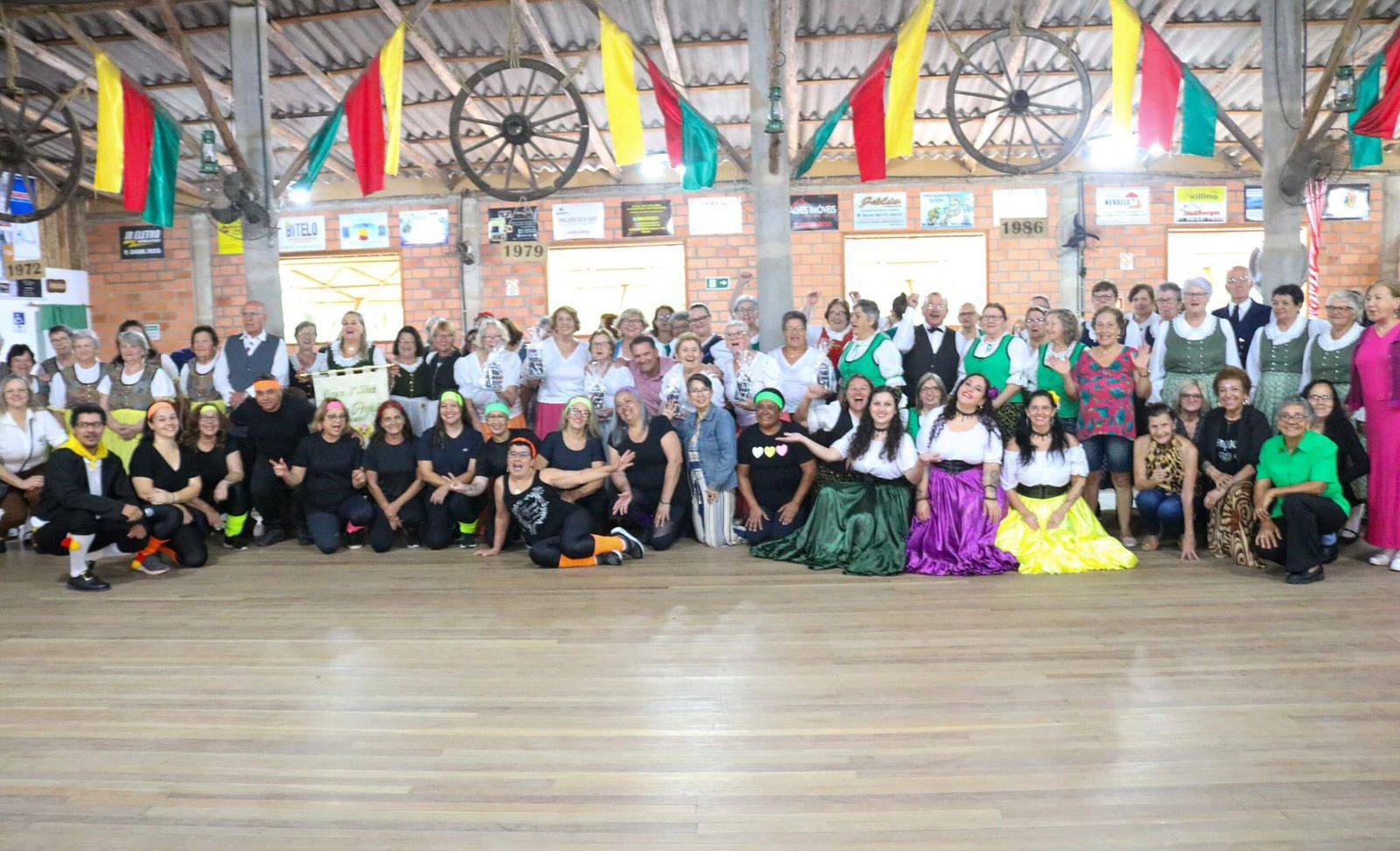 Encontro de grupos de dança reúne mais de 200 pessoas em Gravataí