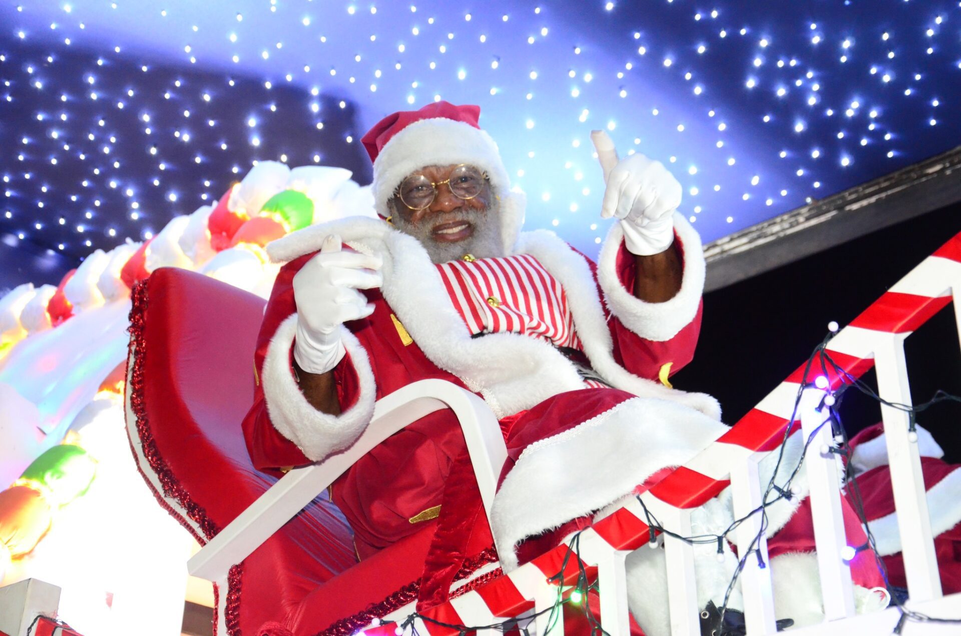 Chegada do Papai Noel e festividades natalinas ocorrem neste sábado na Rua Coberta de Gravataí