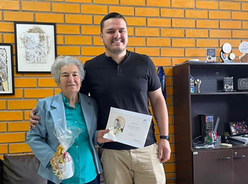 Conheça a escritora Marlene Rocha, de 79 anos, patrona da Feira do Livro de Cachoeirinha