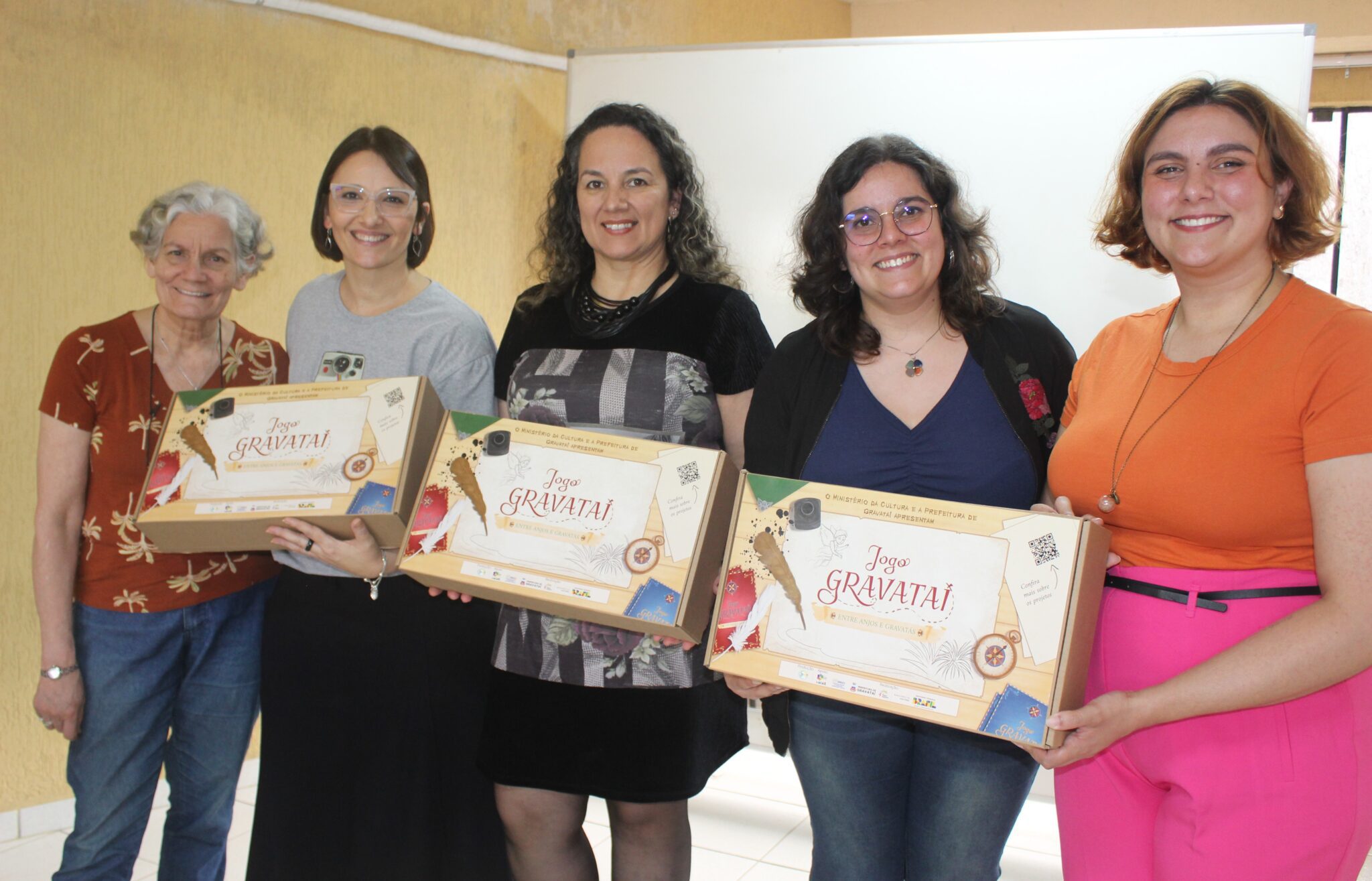 Jogo de tabuleiro inspirado na história de Gravataí começa a ser entregue em escolas da rede pública