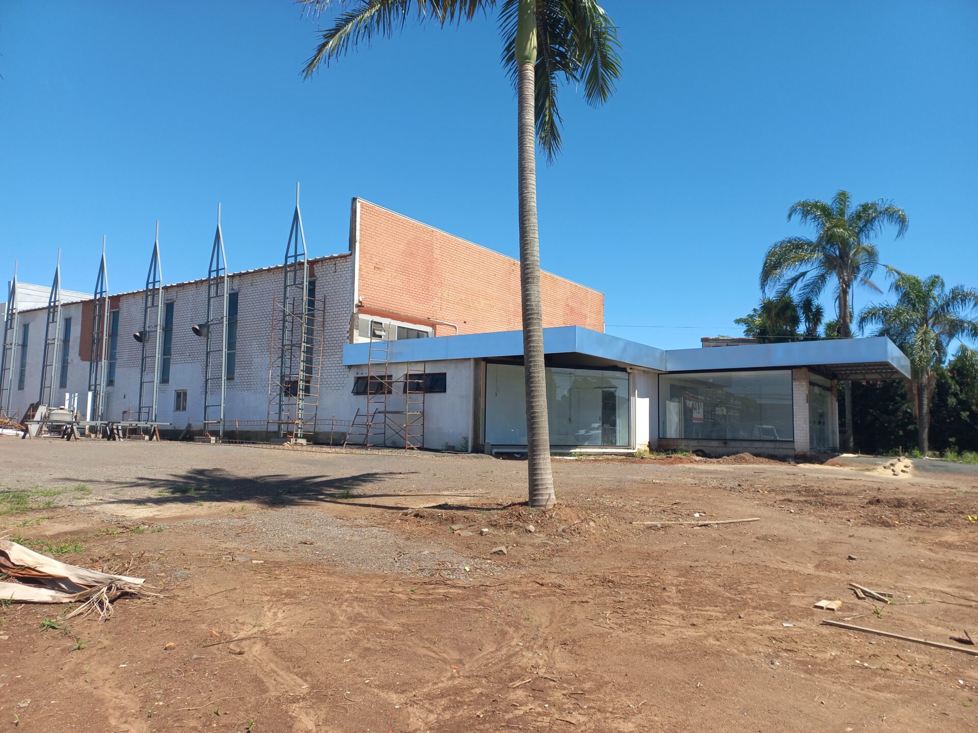 Massa de fabricação própria e loja temática; confira detalhes da pizzaria de 500 lugares em Cachoeirinha