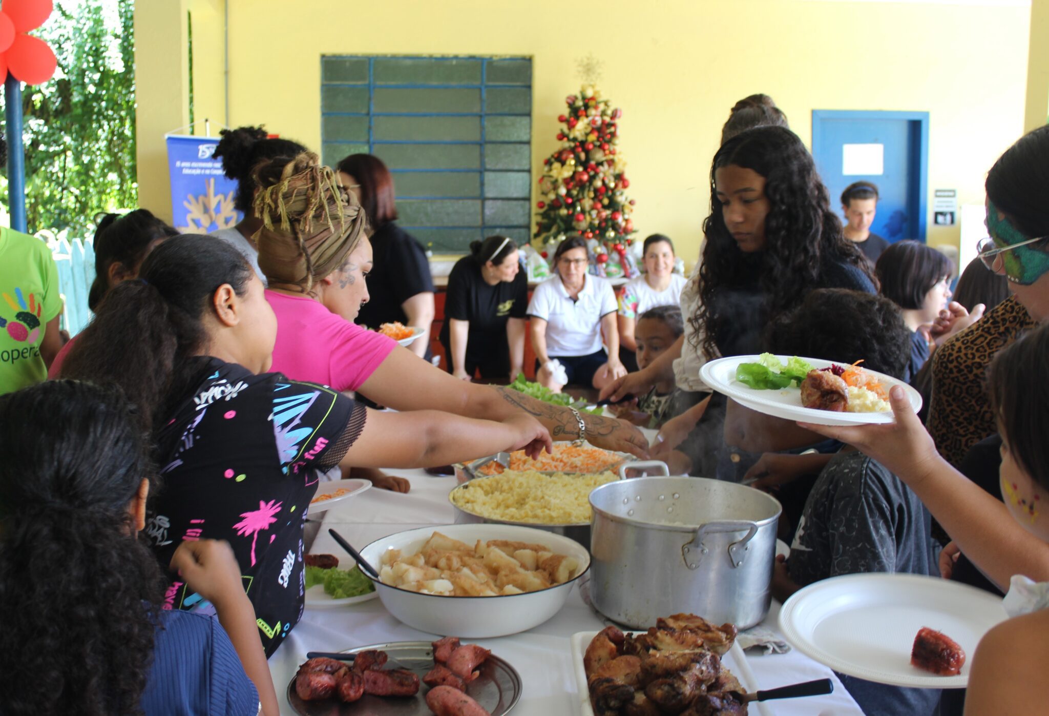 Programa da Sicredi Origens RS, Cooperativa Escolar de Gravataí realiza Natal Solidário em Morungava