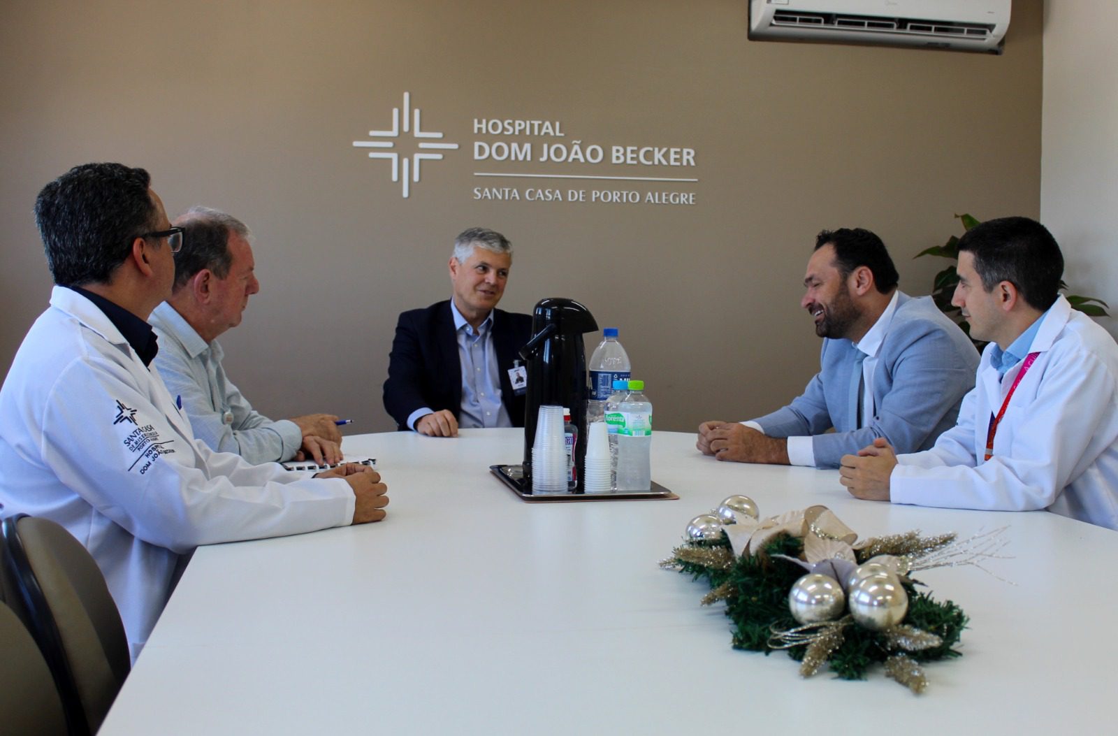 Em busca de ampliação de serviço, deputado estadual Dimas Costa visita Hospital de Gravataí