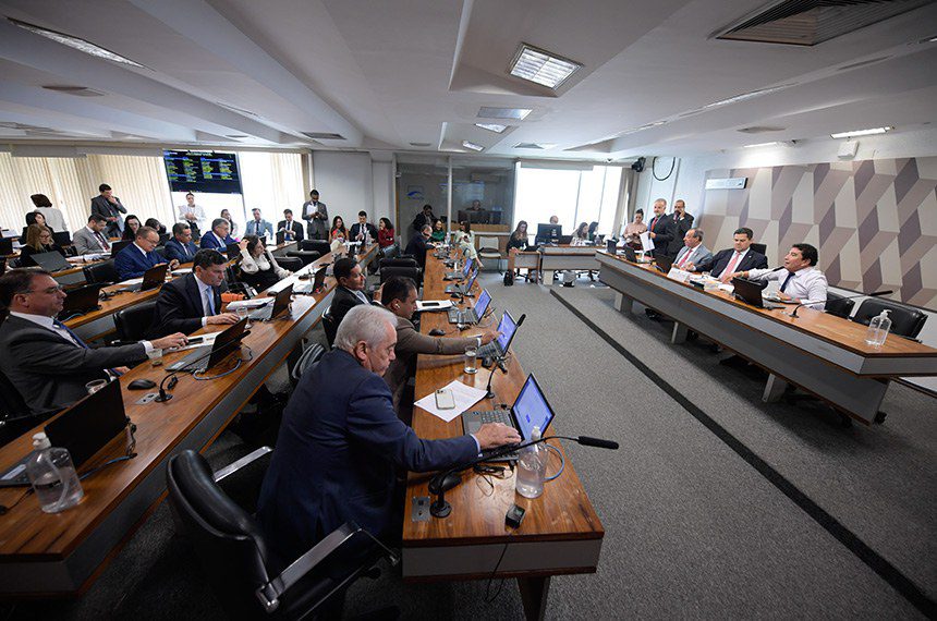 Condenados por homicídio e estupro não terão progressão de pena, aprova Senado