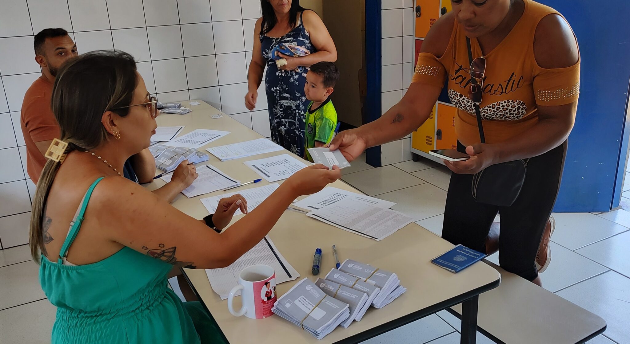 Escolas Municipais de Gravataí iniciam a distribuição do Cartão Material Escolar 2025
