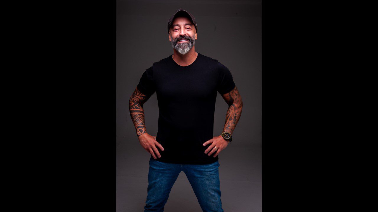 Em Gravataí, Cris Pereira apresenta “Pedreiro Dinei” em novo show de humor