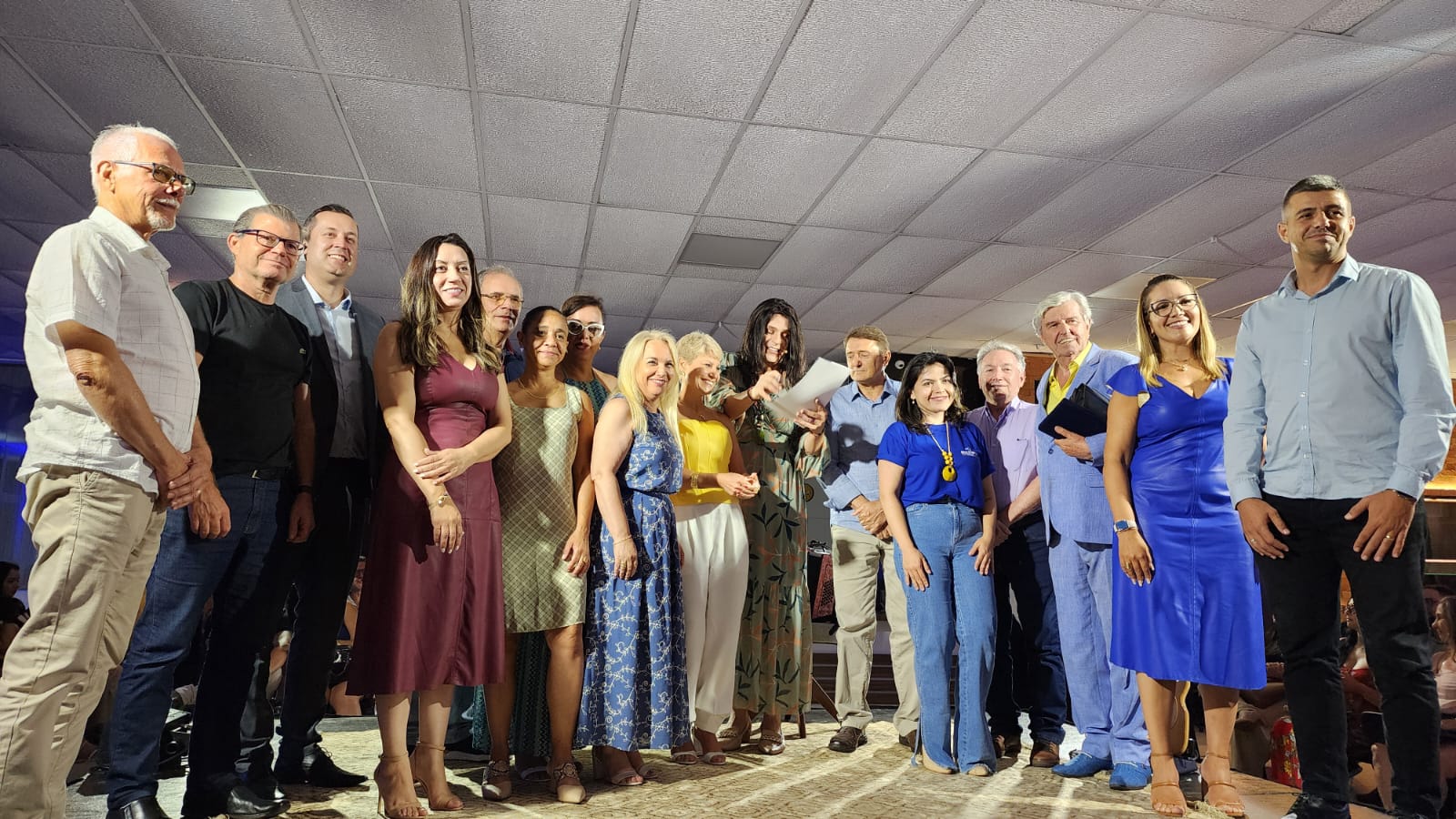 Show de humor e homenagens em Cachoeirinha: saiba como foi o evento de 44 anos do CIC