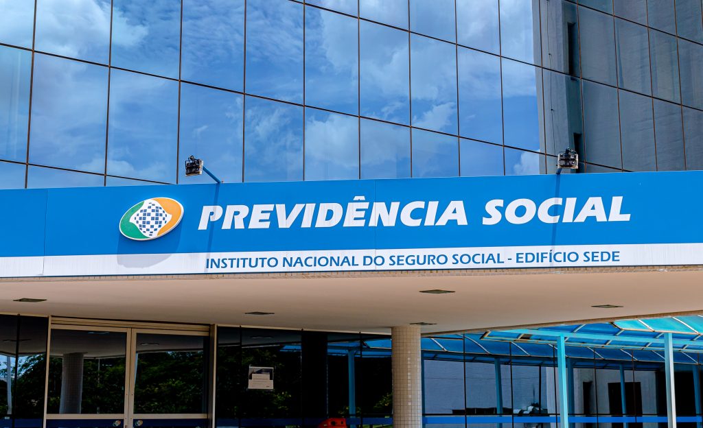 Aposentados e pensionistas devem realizar prova de vida para evitar bloqueio de benefícios
