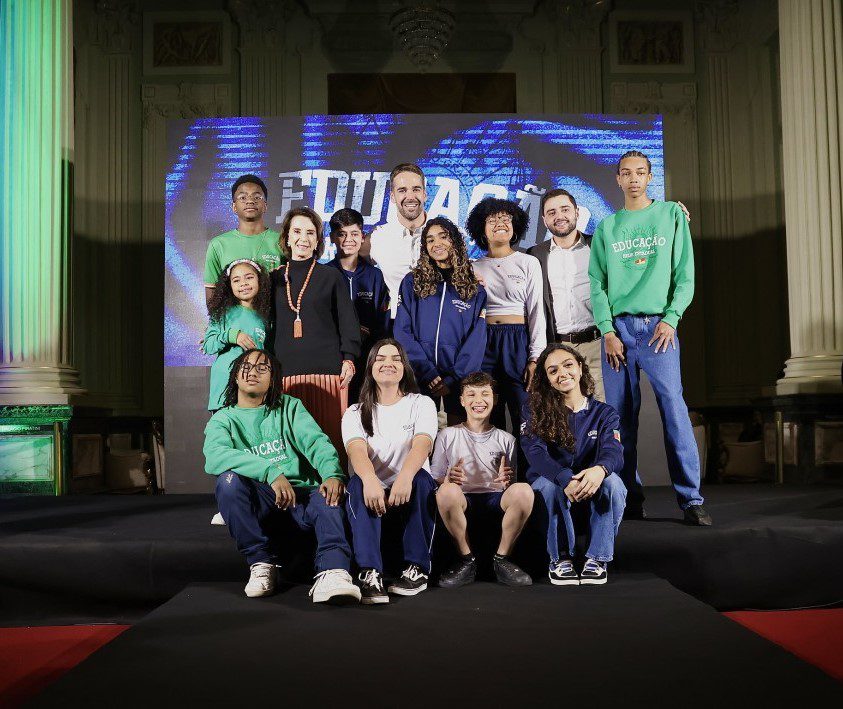 No RS, escolas estaduais começam a receber uniformes na segunda-feira