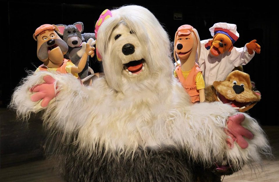 “TV Colosso, O Musical” estreia neste sábado em SP; artista de Gravataí faz a manipulação de Priscila
