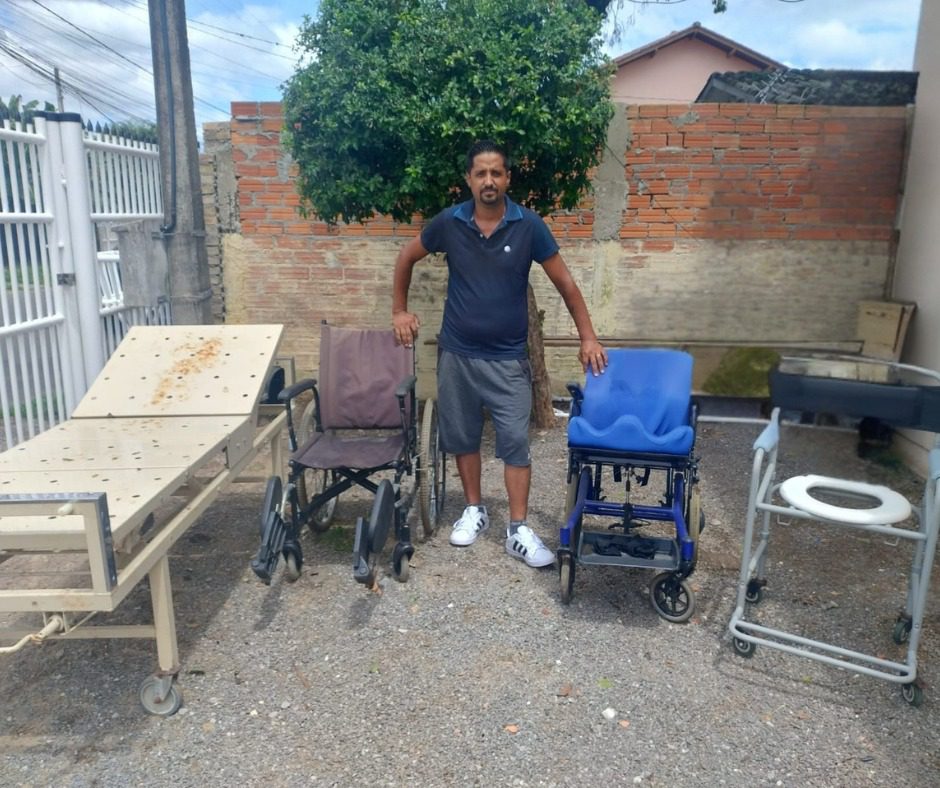 Morador de Gravataí conserta e empresta itens hospitalares para a comunidade