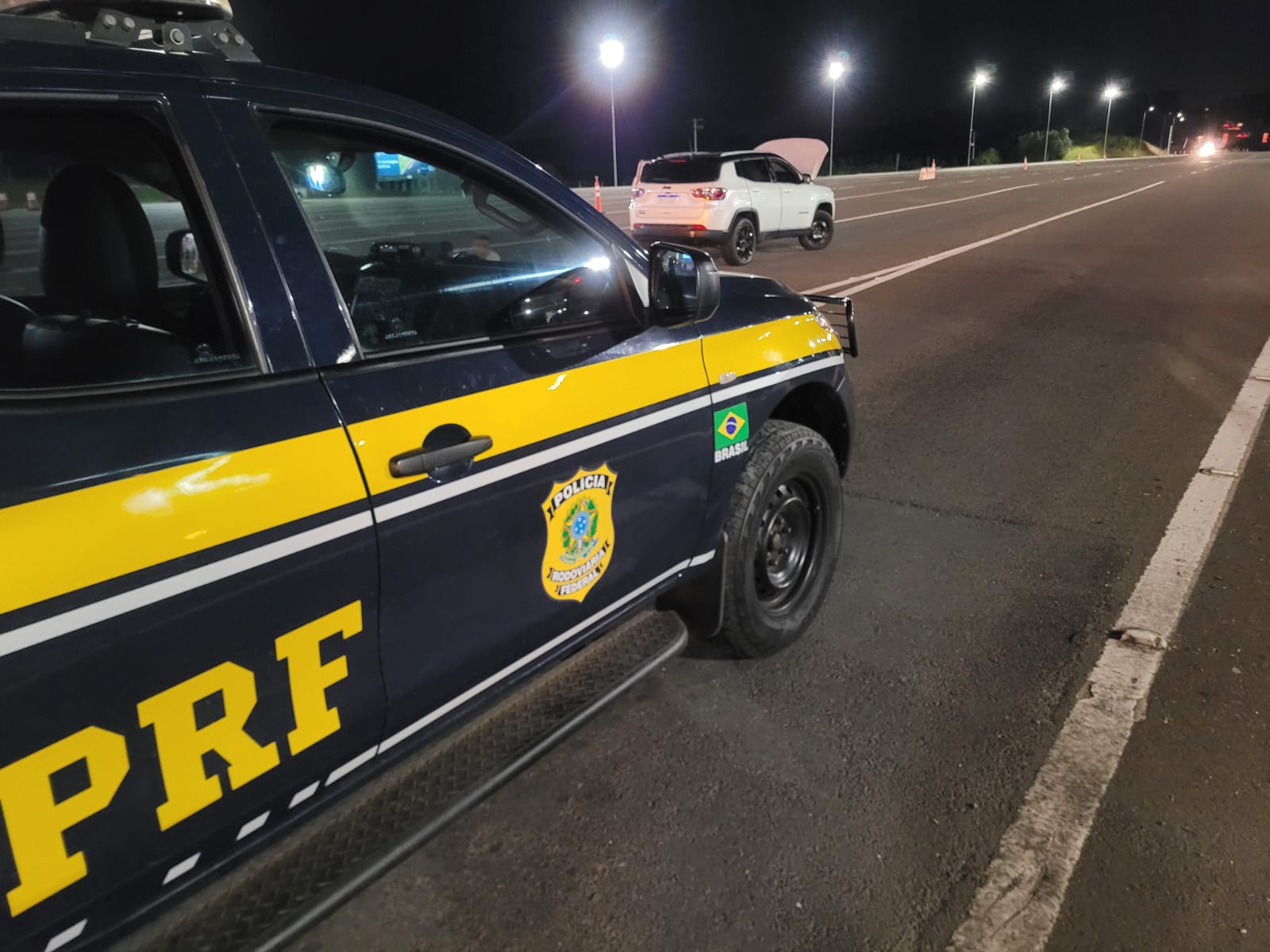 Polícia Rodoviária Federal prende dois homens em Gravataí com veículo roubado