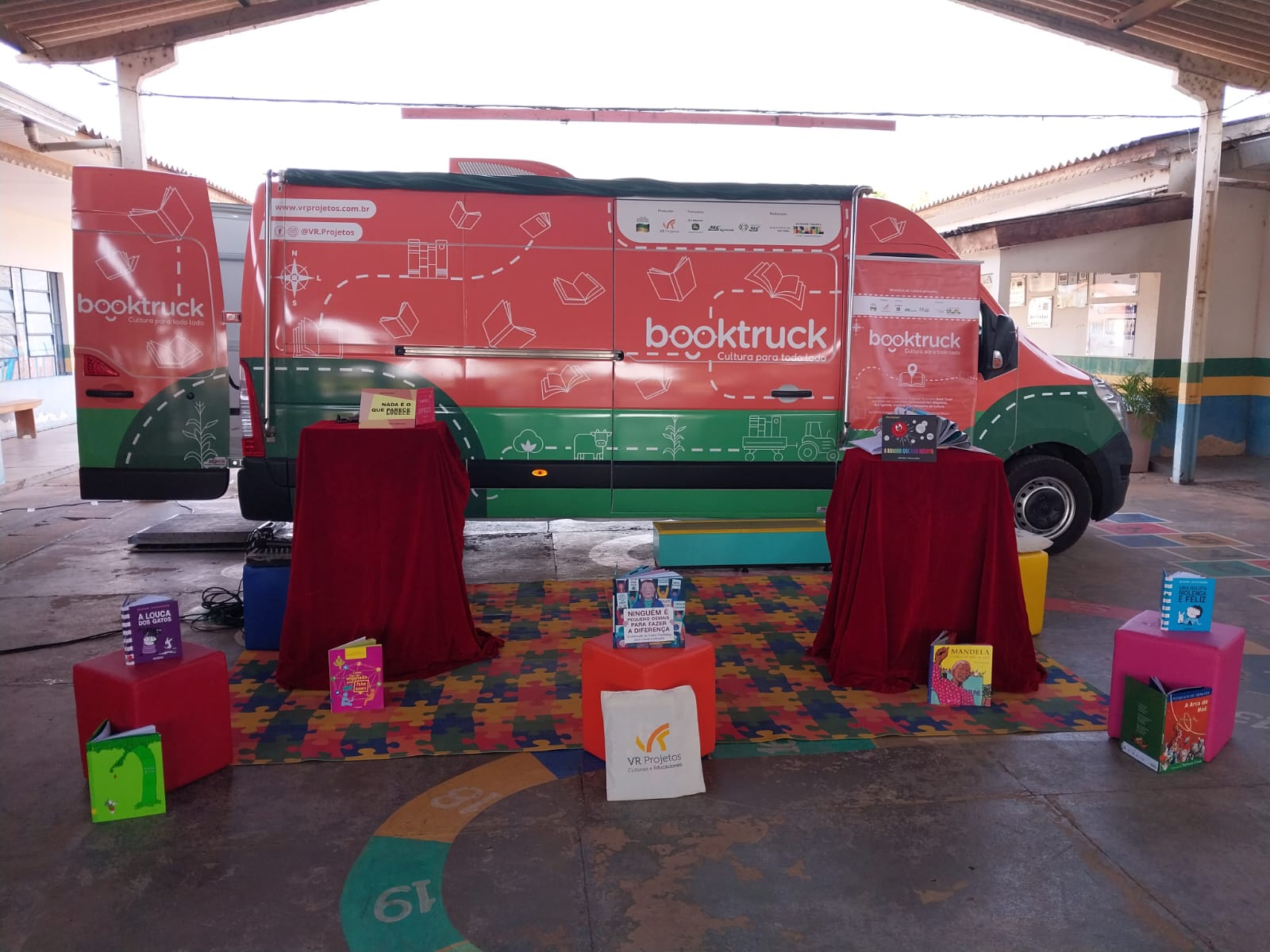 Biblioteca Itinerante BookTruck visita escolas municipais de Gravataí