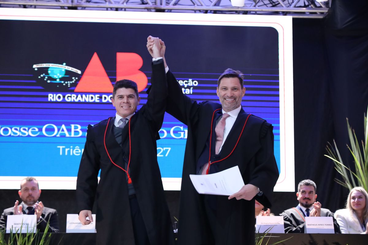 Em Gravataí, Lamachia criticou abusos do STF e reforçou a defesa da democracia durante posse da subseção