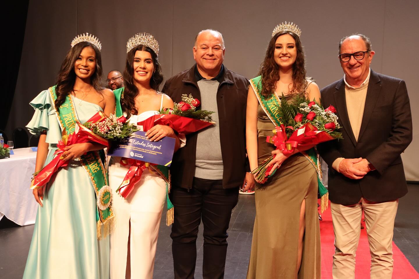 Rainha e princesas da Fearg 2025 são eleitas em Gravataí