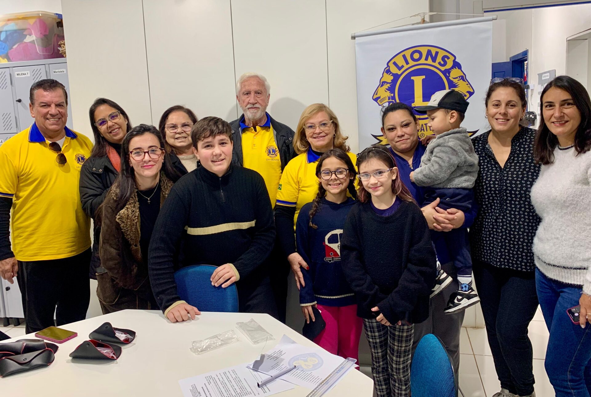 Parceria entre Lions Clube e escola garante óculos gratuitos para alunos de Gravataí