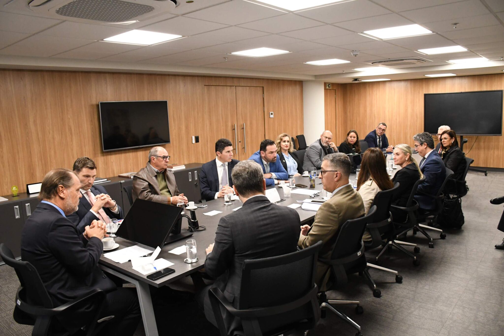 Em reunião no TJRS, OAB e autoridades reivindicam melhorias na Comarca de Gravataí