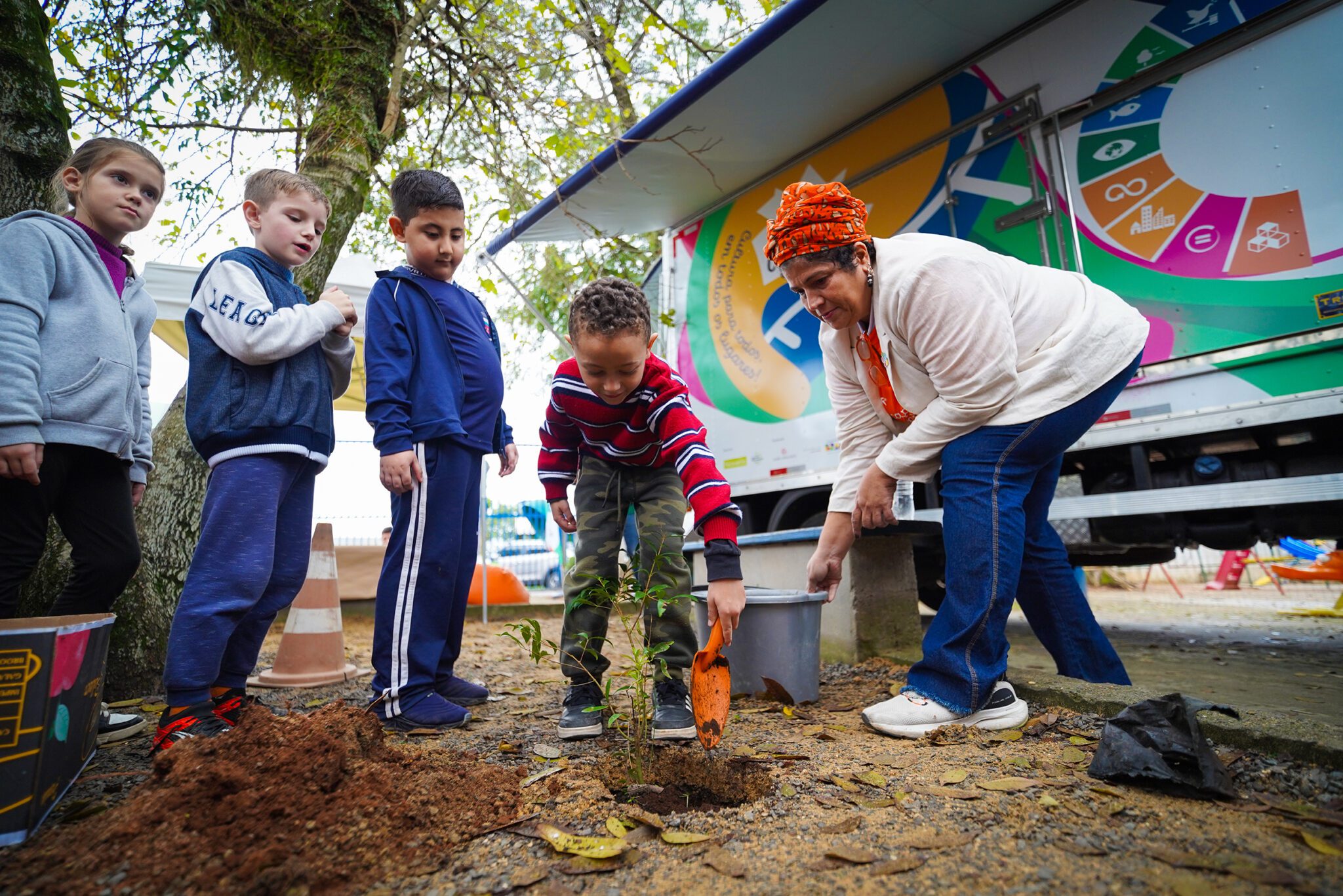 Novelis investe em projeto que promove sustentabilidade e leitura em escolas de Gravataí