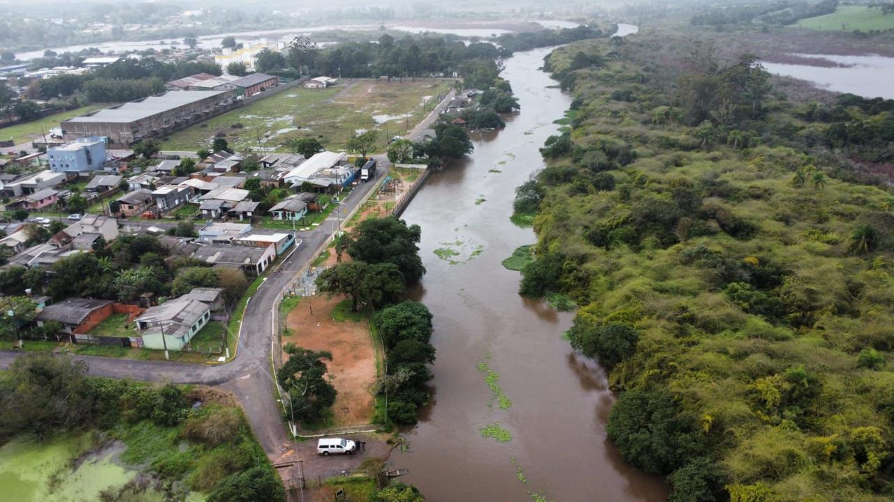 Rio Gravataí registra 4,75 metros e alcança cota de inundação