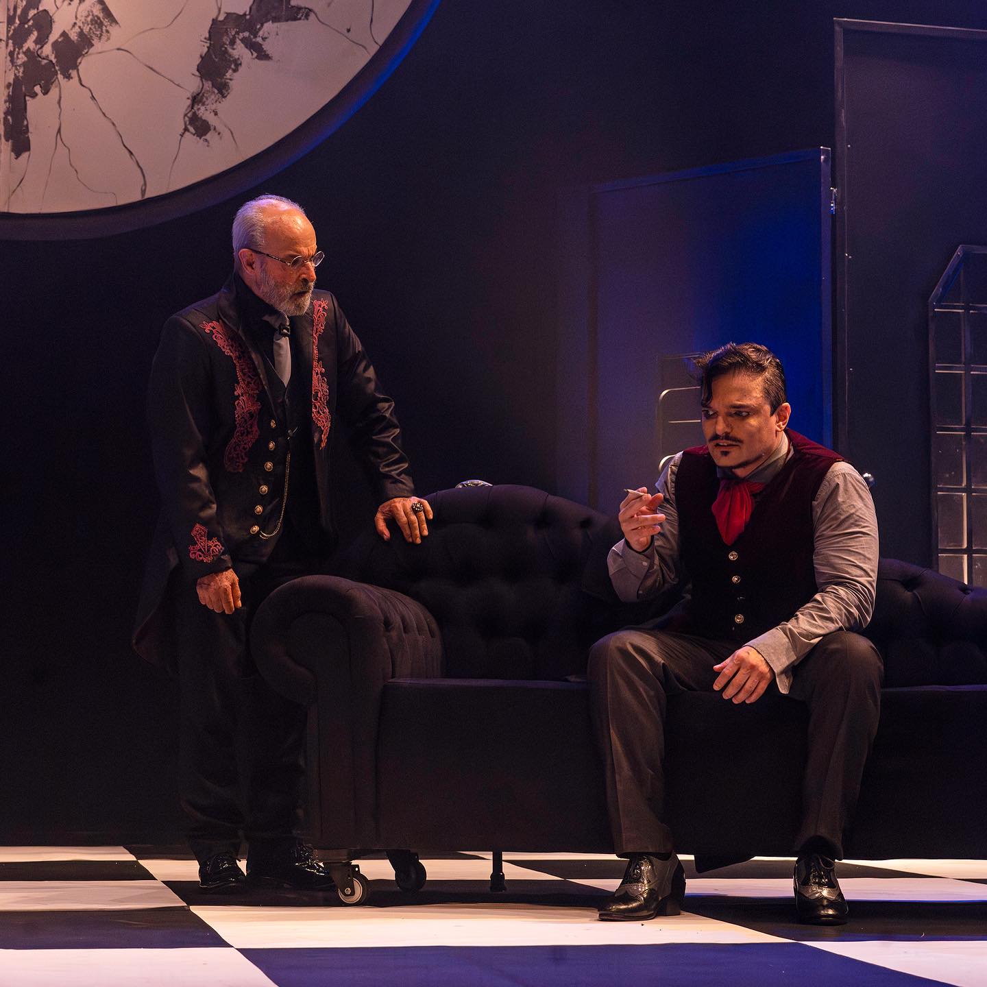 Estrelado por Osmar Prado e Maurício Machado, aclamado espetáculo “O Veneno do Teatro” chega a Gravataí no mês que vem