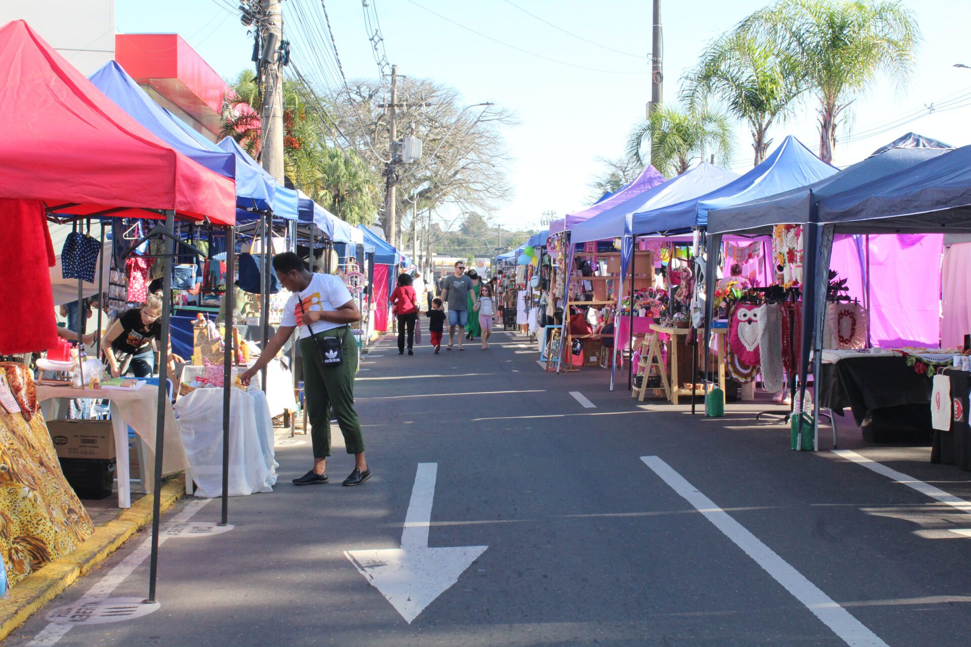 Rua Aberta deste mês terá inscrição solidária: expositores devem doar alimentos