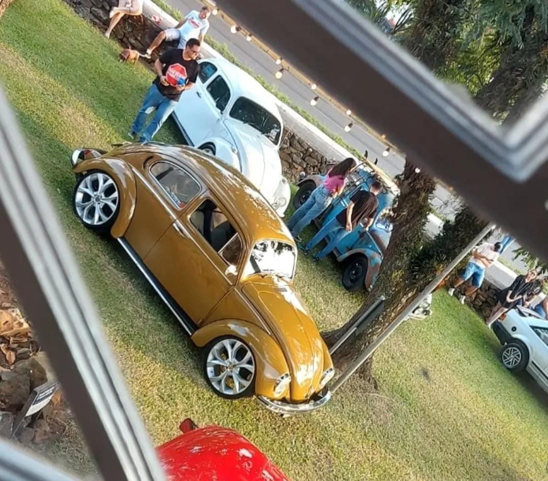 Jardim dos Clássicos une carros antigos, programação de festa junina e lazer em Gravataí neste sábado
