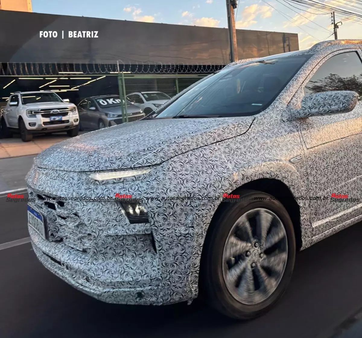 SUV do Onix, que será produzido em Gravataí, é novamente flagrado e chama atenção pelo design de carro de luxo
