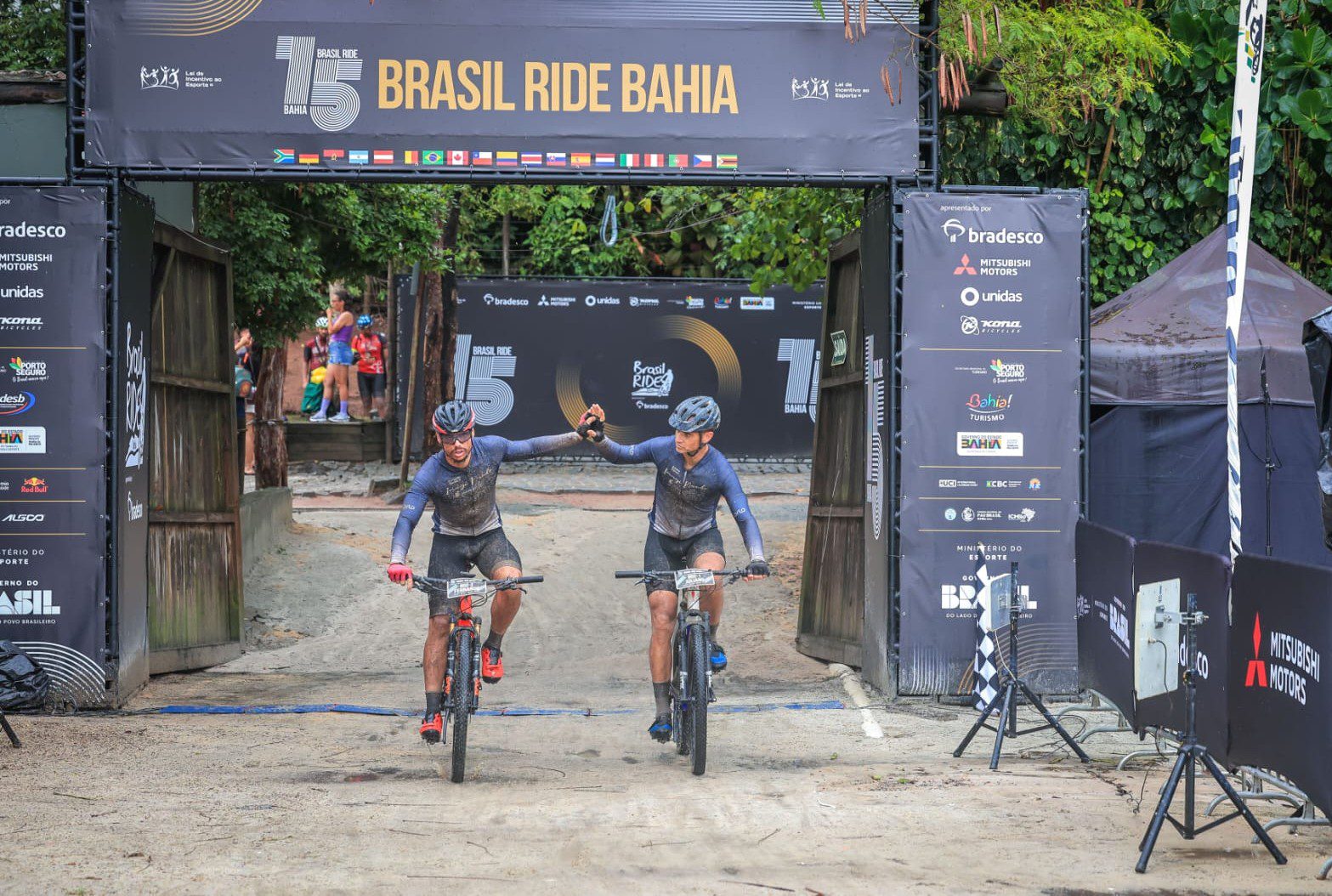 Dupla de Gravataí conquista o segundo lugar em ultramaratona de mountain bike na Bahia
