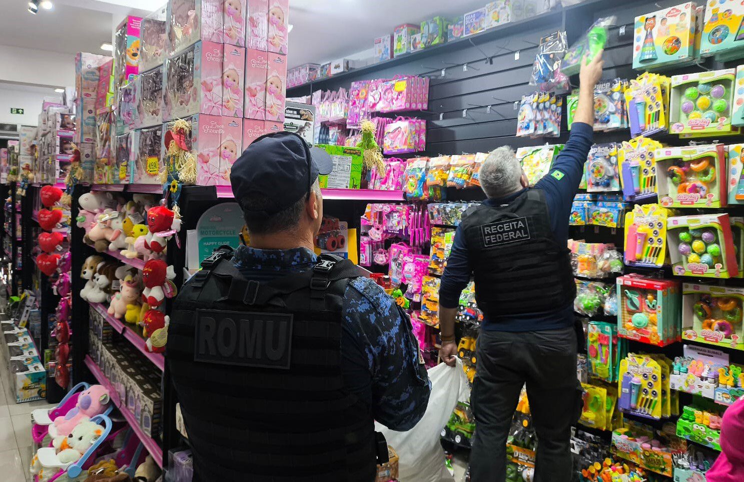 Operação em Gravataí mira falsificação e apreende produtos irregulares