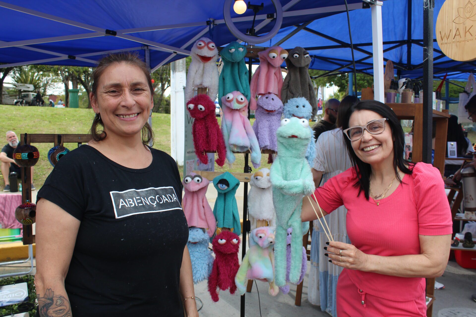 A magia da infância inspira negócios: após criar mascote para a marca, artesã começa a confeccionar fantoches em Gravataí