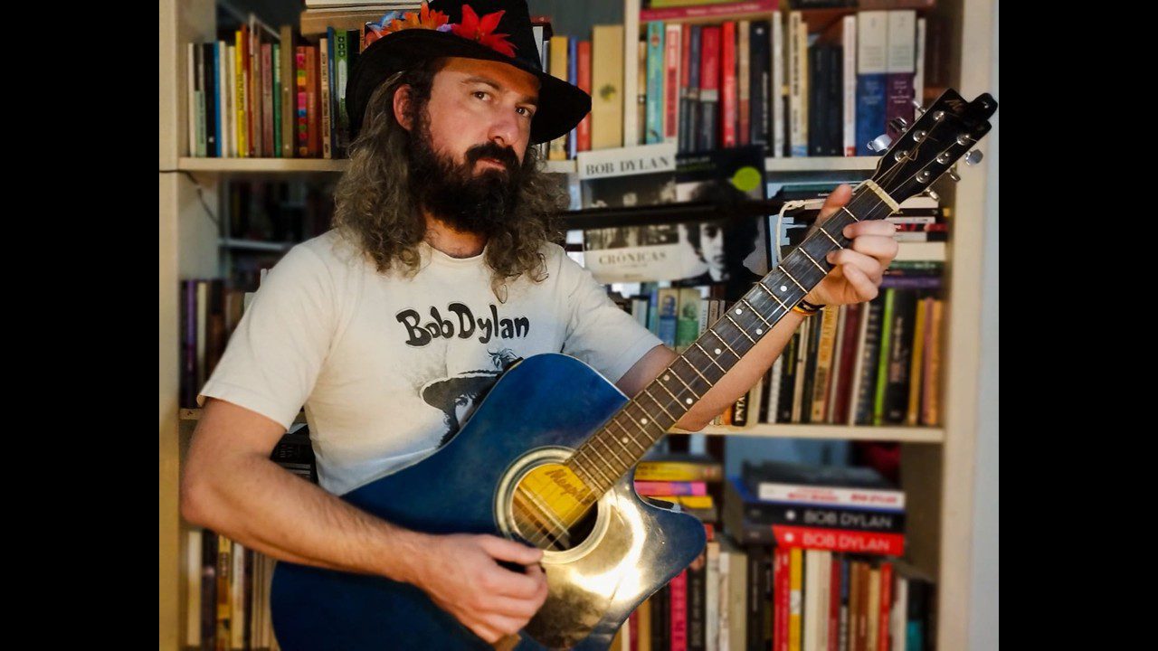 Em Porto Alegre, músico de Gravataí apresenta o projeto “Albani canta Dylan – Em tradução”